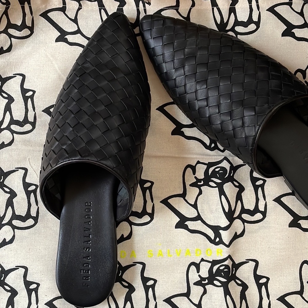 Frēda Salvador ‘Holly’ black leather woven mules/slides. Women’s 6.5.